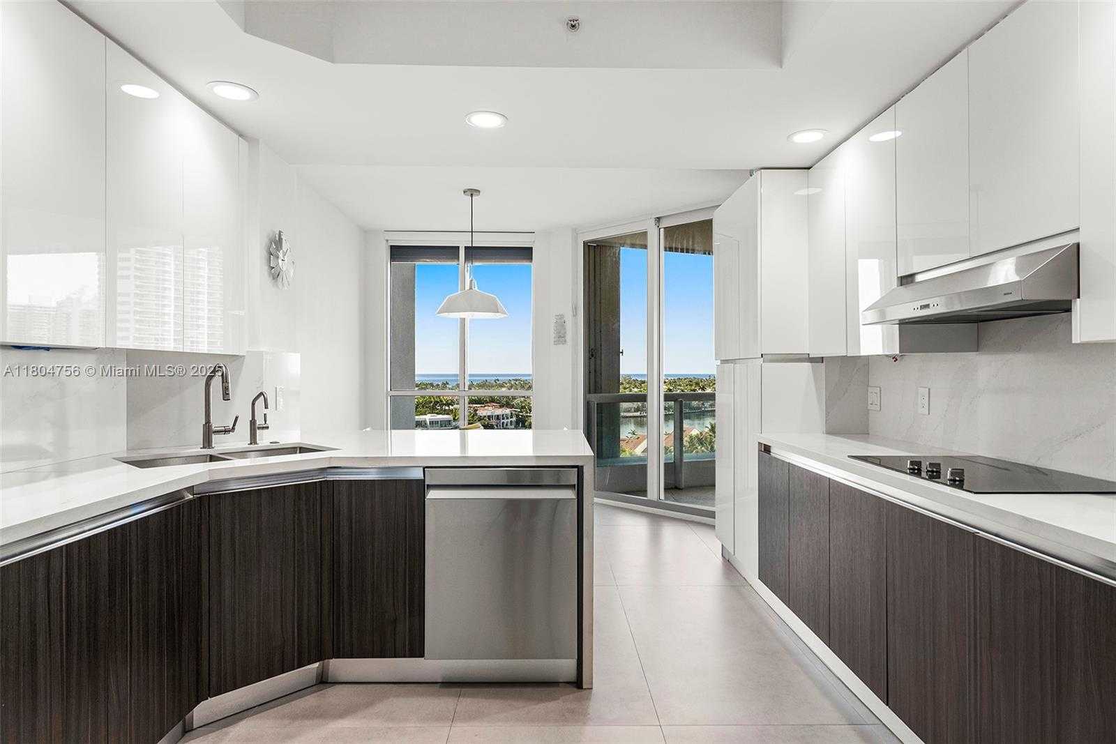 Small Image of 21050 POINT PL #1006, Aventura Number 12