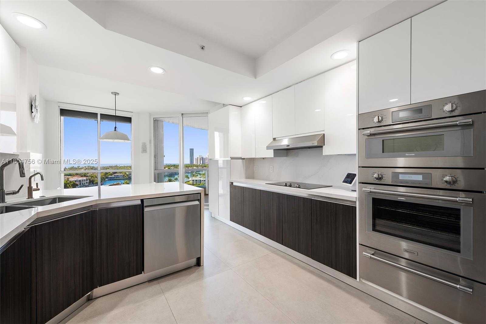 Small Image of 21050 POINT PL #1006, Aventura Number 14