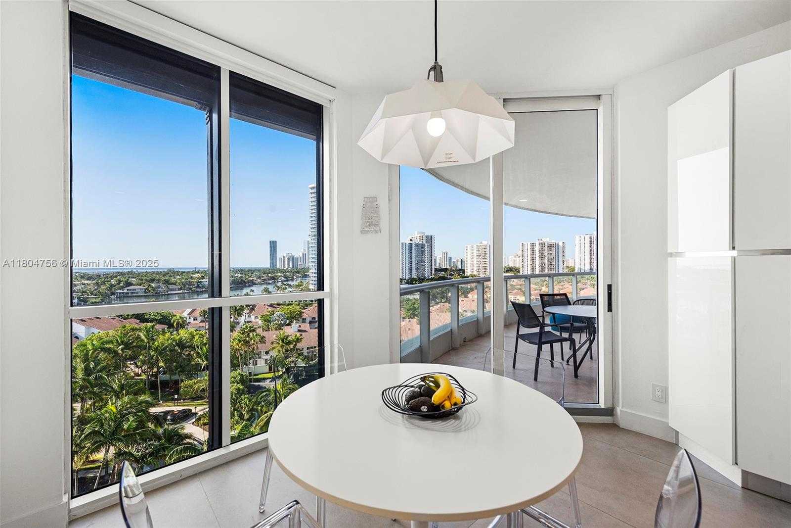 Small Image of 21050 POINT PL #1006, Aventura Number 15