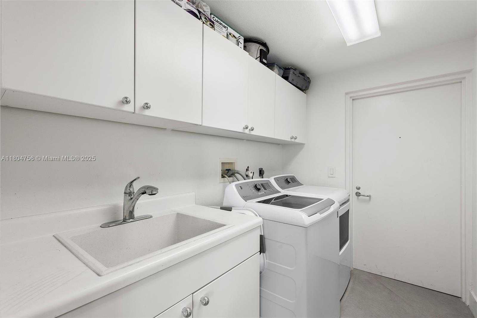Small Image of 21050 POINT PL #1006, Aventura Number 18