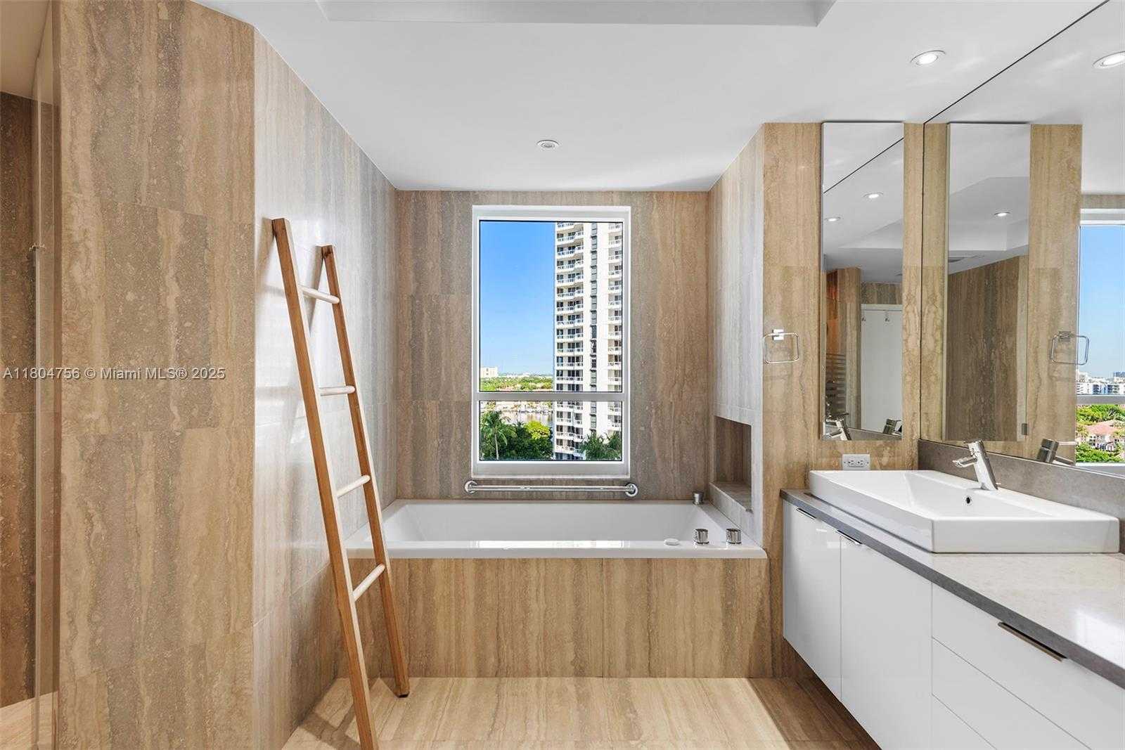 Small Image of 21050 POINT PL #1006, Aventura Number 24
