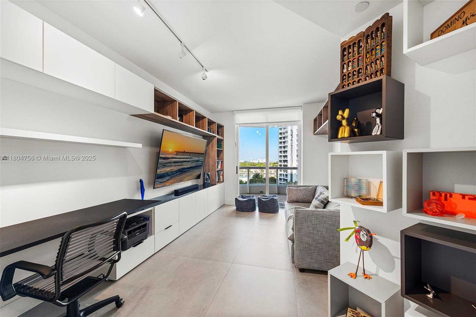 Small Image of 21050 POINT PL #1006, Aventura Number 35