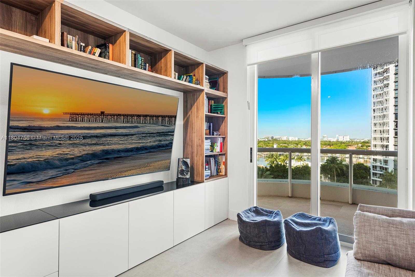 Small Image of 21050 POINT PL #1006, Aventura Number 37