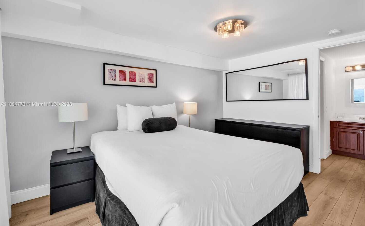 Small Image of 5445 COLLINS AVE #M9 M10 M11 M12, Miami Beach Number 15