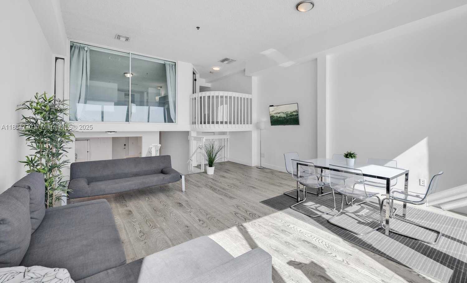 Small Image of 5445 COLLINS AVE #M9 M10 M11 M12, Miami Beach Number 17