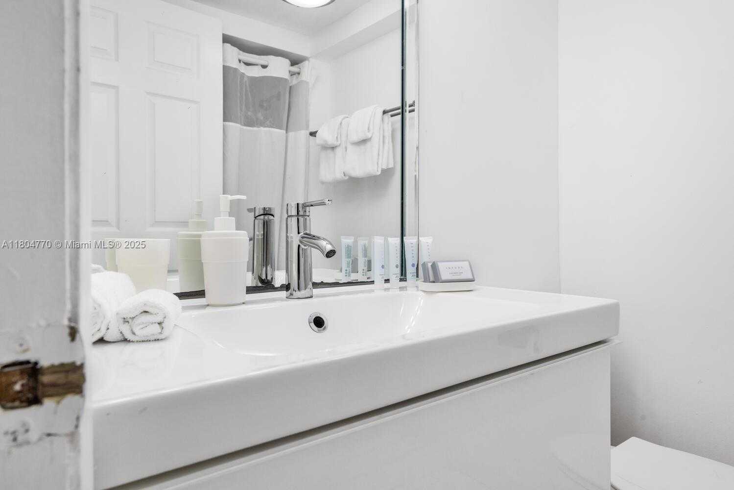 Small Image of 5445 COLLINS AVE #M9 M10 M11 M12, Miami Beach Number 20