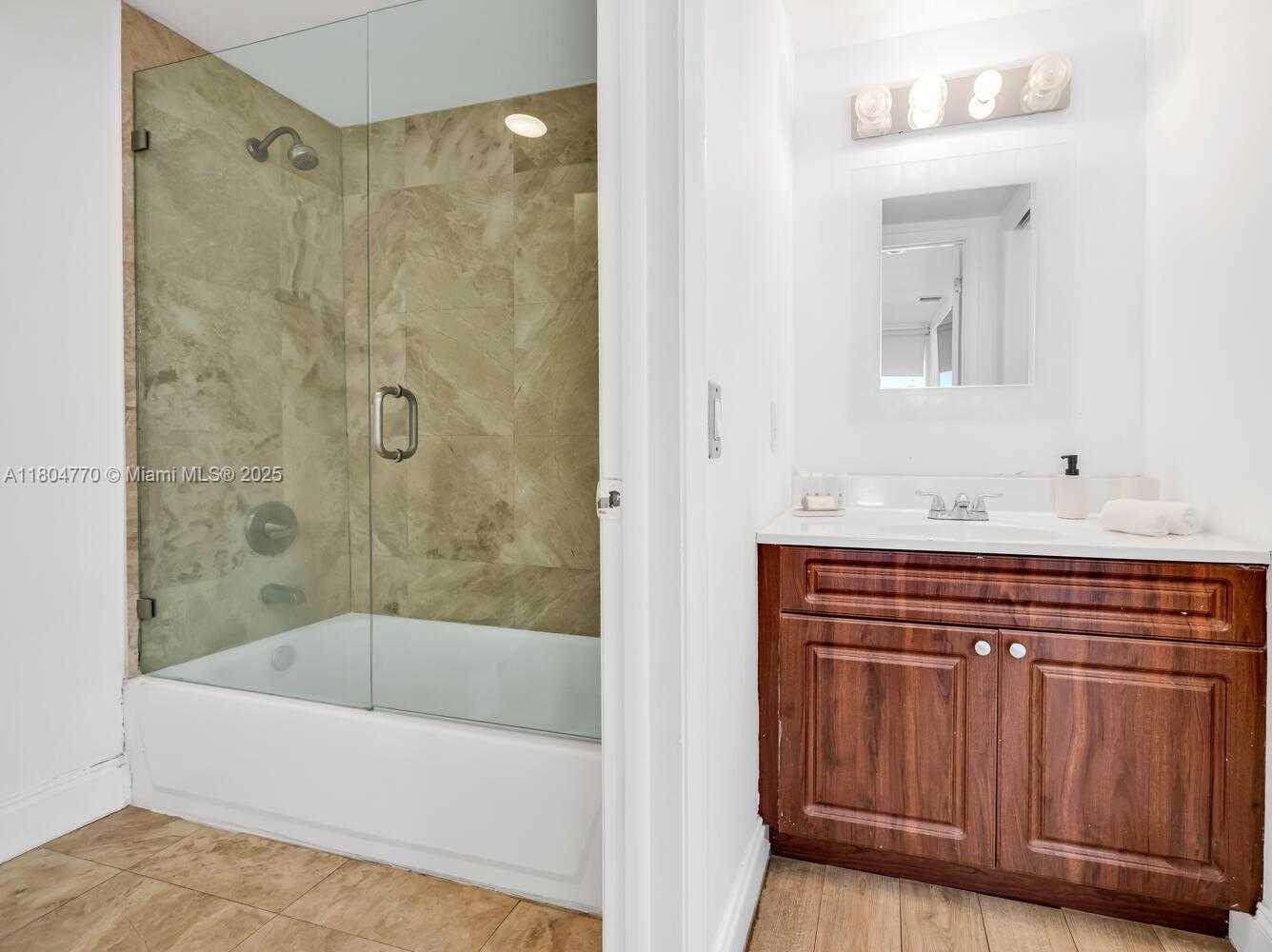 Small Image of 5445 COLLINS AVE #M9 M10 M11 M12, Miami Beach Number 27