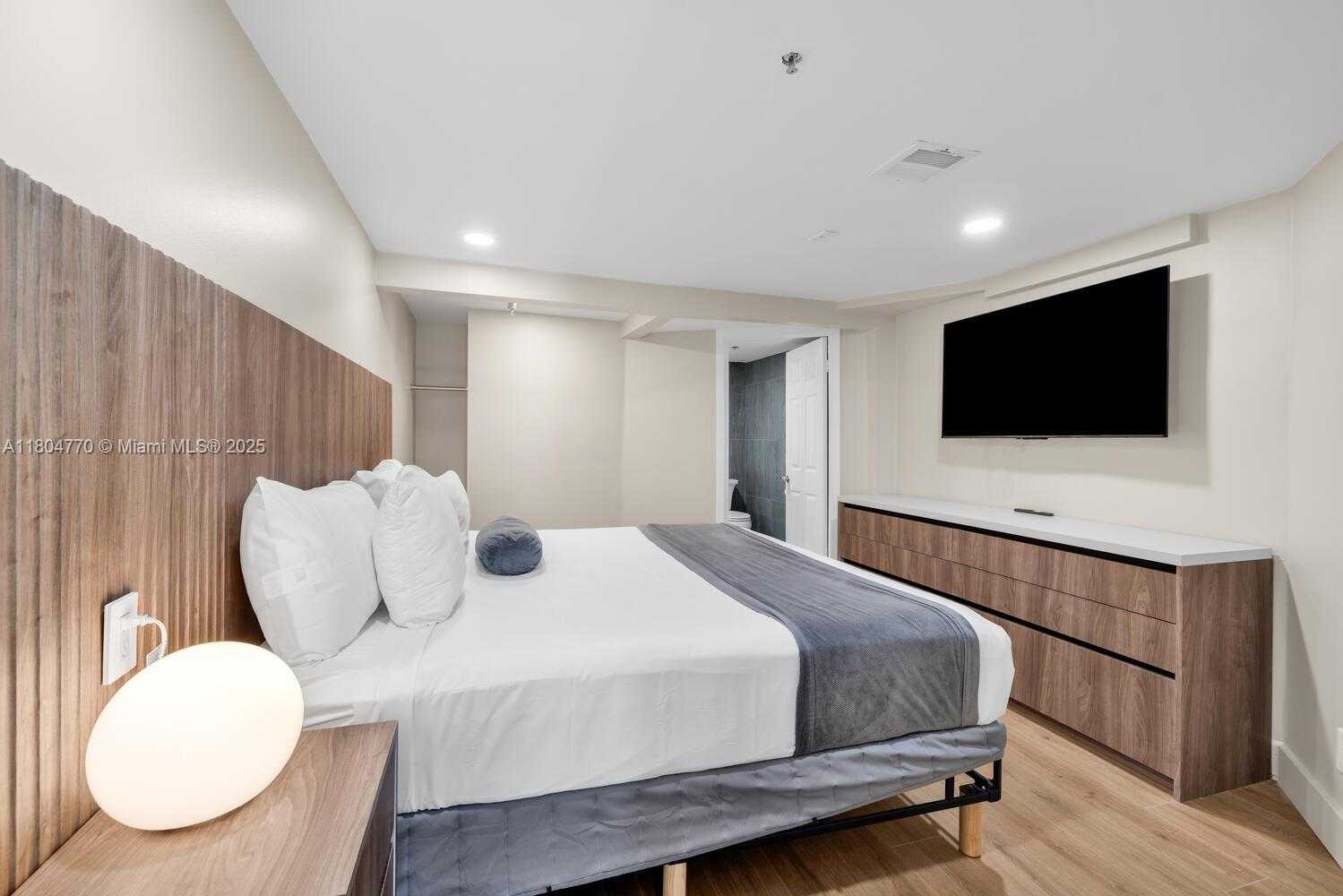 Small Image of 5445 COLLINS AVE #M9 M10 M11 M12, Miami Beach Number 58