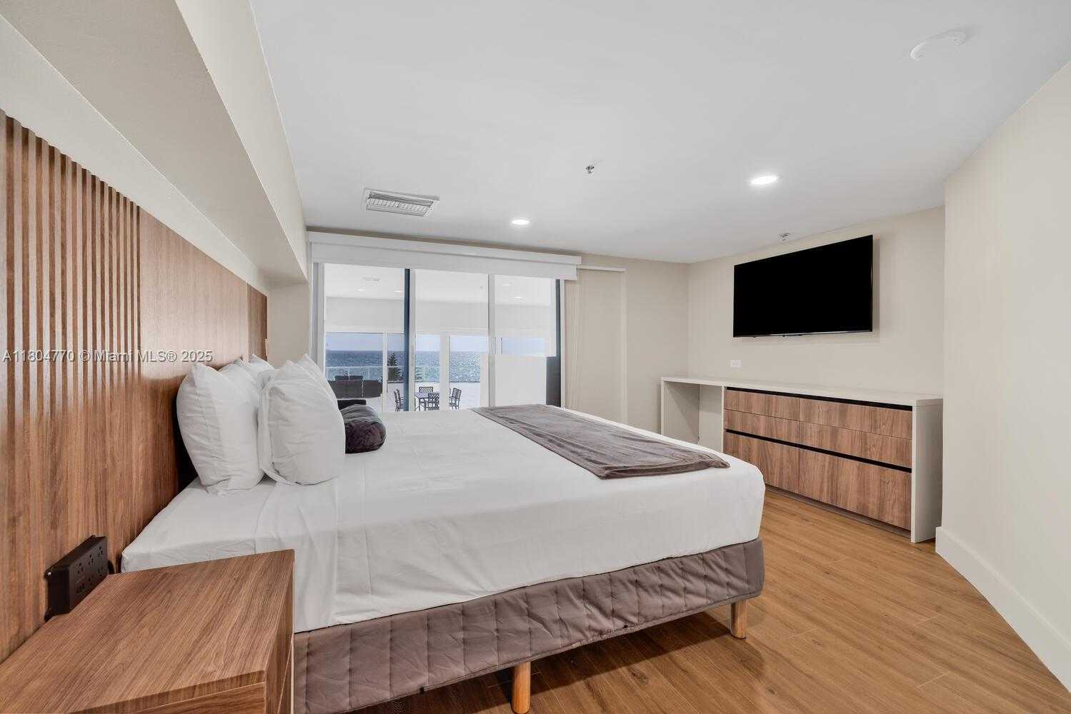 Small Image of 5445 COLLINS AVE #M9 M10 M11 M12, Miami Beach Number 6