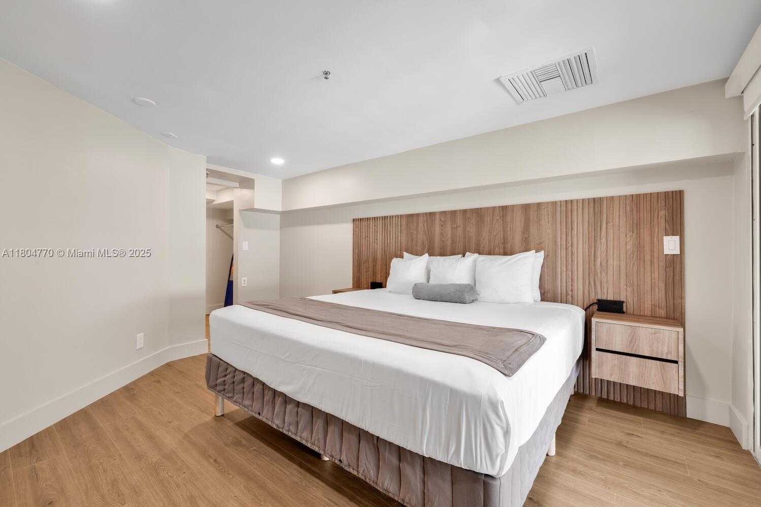 Small Image of 5445 COLLINS AVE #M9 M10 M11 M12, Miami Beach Number 60