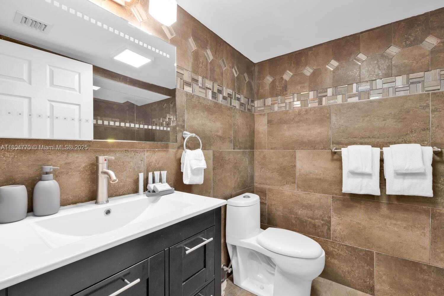 Small Image of 5445 COLLINS AVE #M9 M10 M11 M12, Miami Beach Number 64