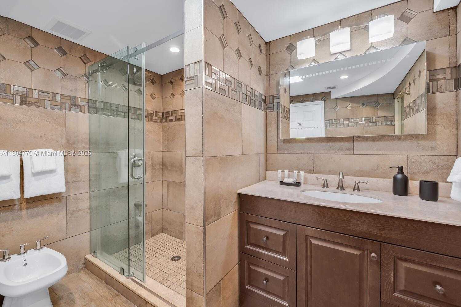 Small Image of 5445 COLLINS AVE #M9 M10 M11 M12, Miami Beach Number 78