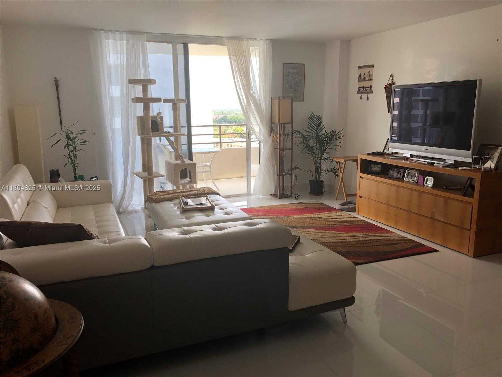 Small Image of 2500 PARKVIEW DR #1514, Hallandale Beach Number 2