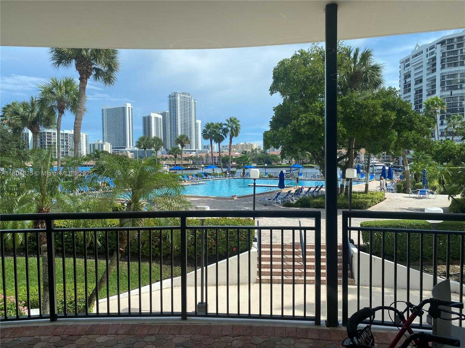 Small Image of 2500 PARKVIEW DR #1514, Hallandale Beach Number 22