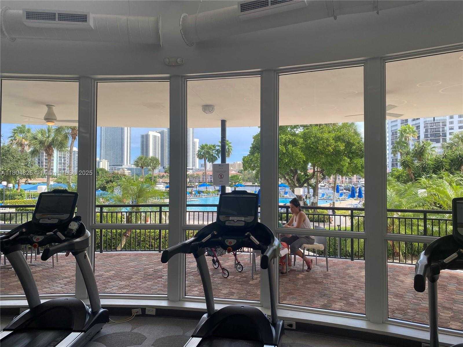 Small Image of 2500 PARKVIEW DR #1514, Hallandale Beach Number 23