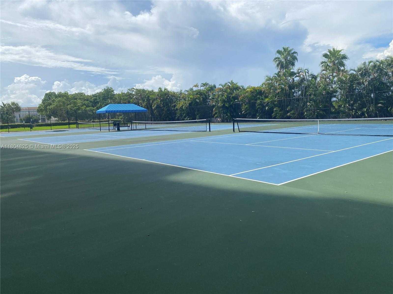 Small Image of 2500 PARKVIEW DR #1514, Hallandale Beach Number 25
