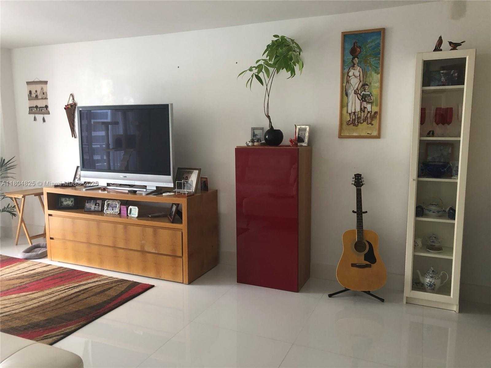 Small Image of 2500 PARKVIEW DR #1514, Hallandale Beach Number 3