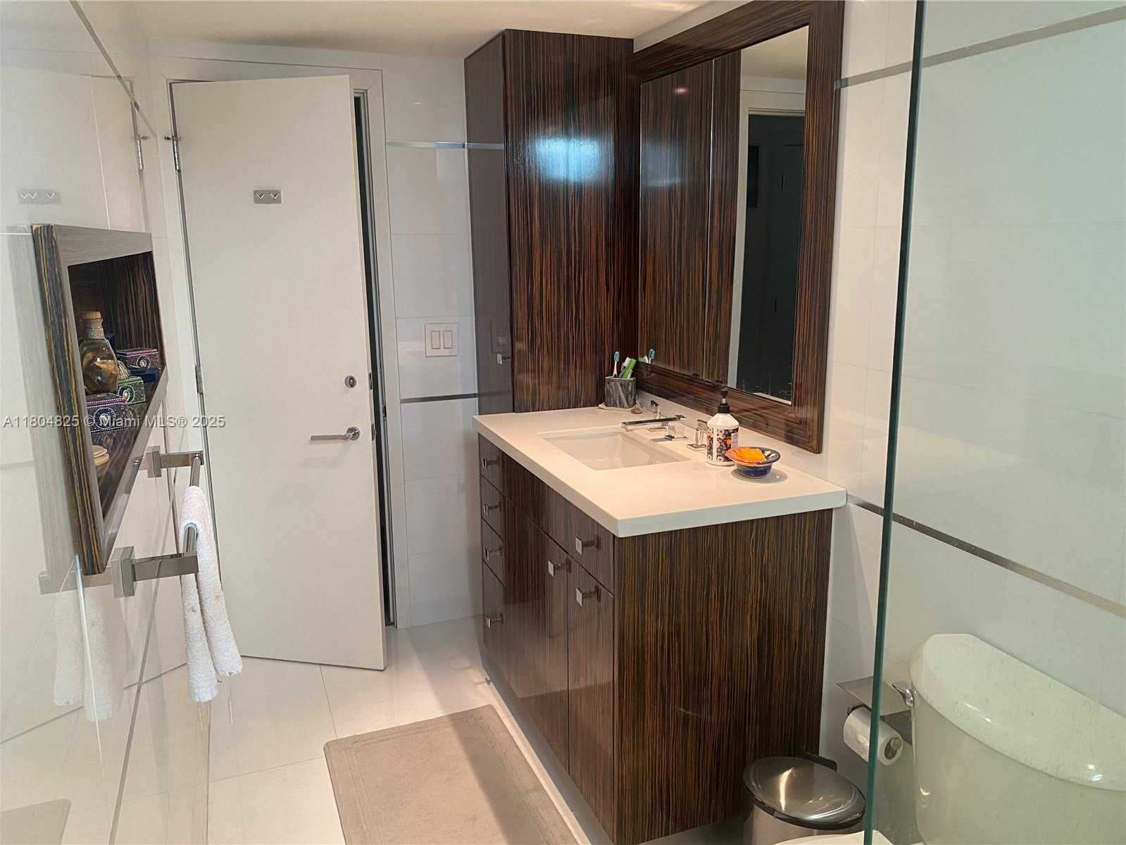 Small Image of 2500 PARKVIEW DR #1514, Hallandale Beach Number 9