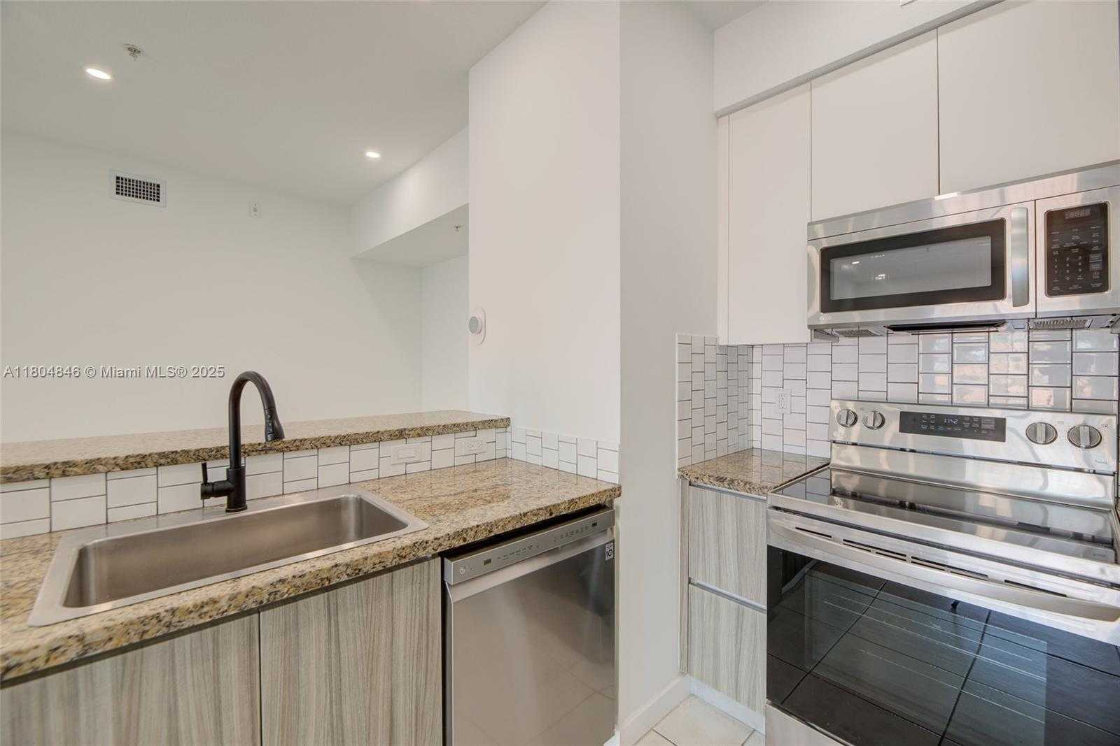 Small Image of 7330 NORTH WEST 114TH AVE #304-5, Doral Number 3