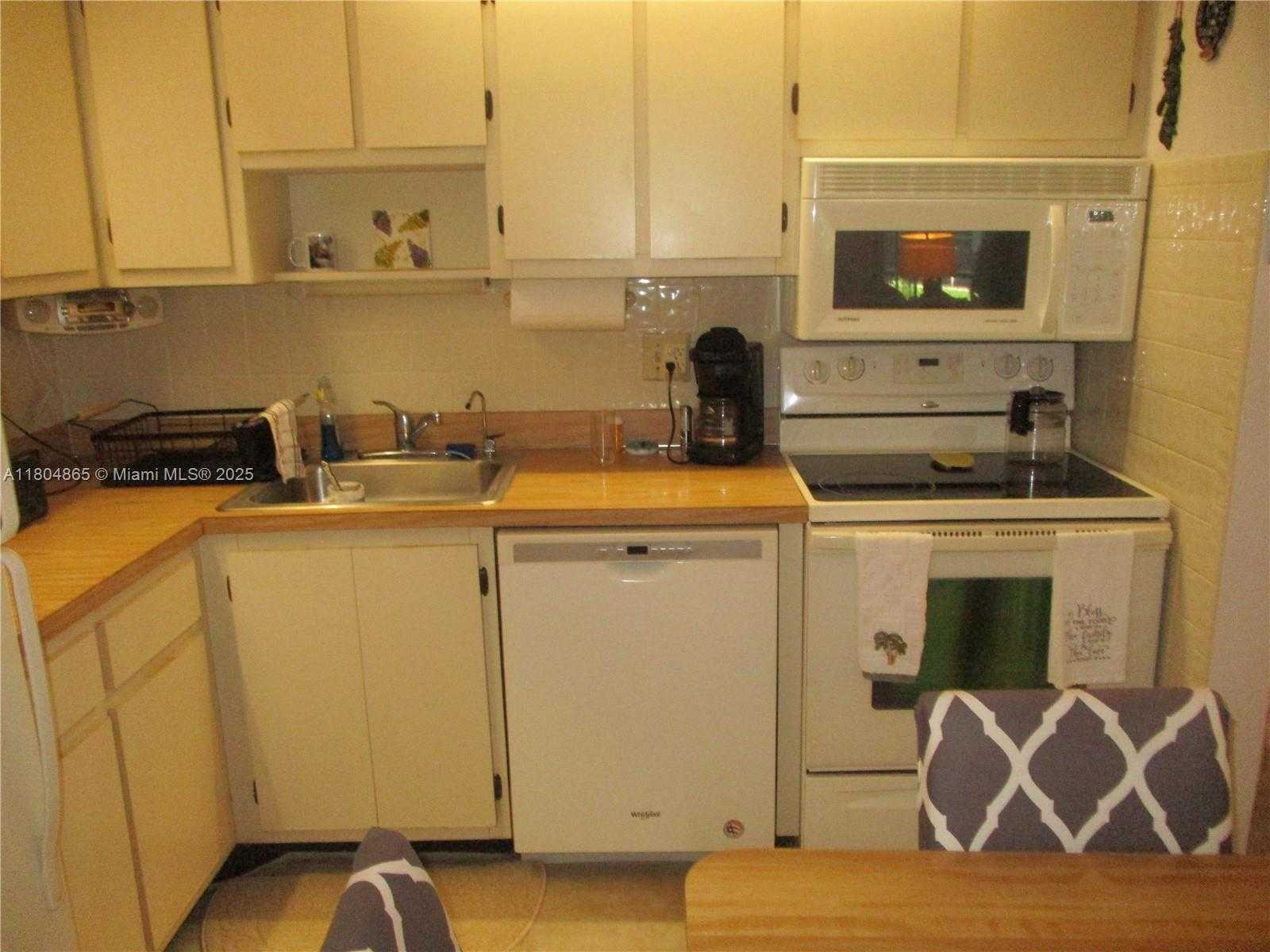 Small Image of 9530 NORTH BELFORT CIR #108, Tamarac Number 6