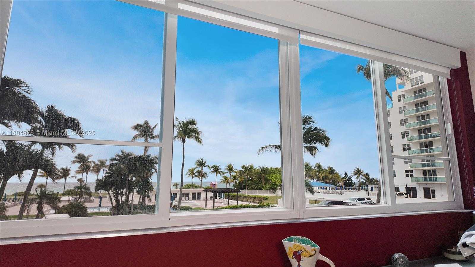 Small Image of 5005 COLLINS AVE #212, Miami Beach Number 4