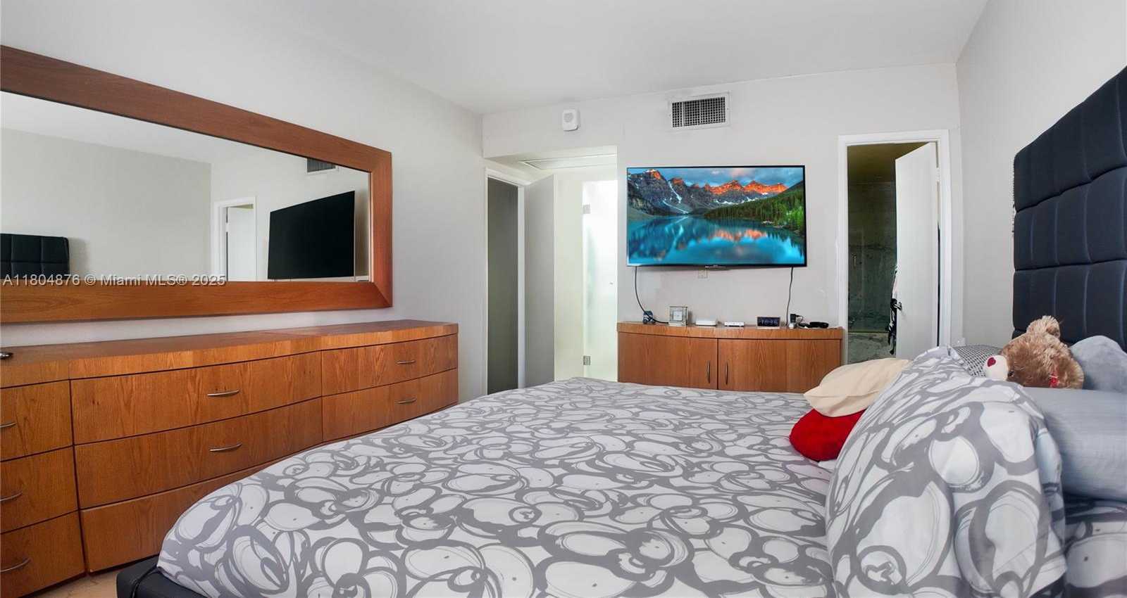 Small Image of 5005 COLLINS AVE #212, Miami Beach Number 6