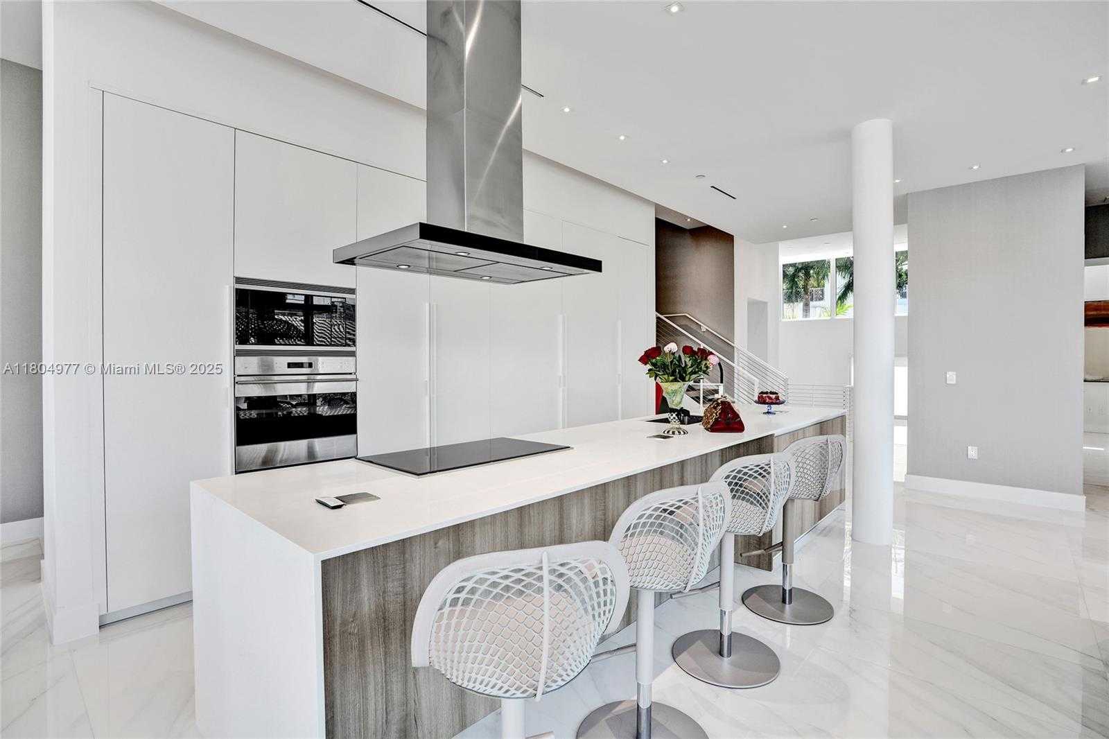 Small Image of 3750 YACHT CLUB DR #TH1, Aventura Number 11