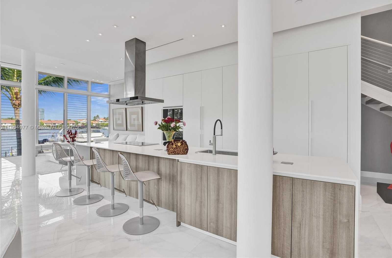 Small Image of 3750 YACHT CLUB DR #TH1, Aventura Number 13