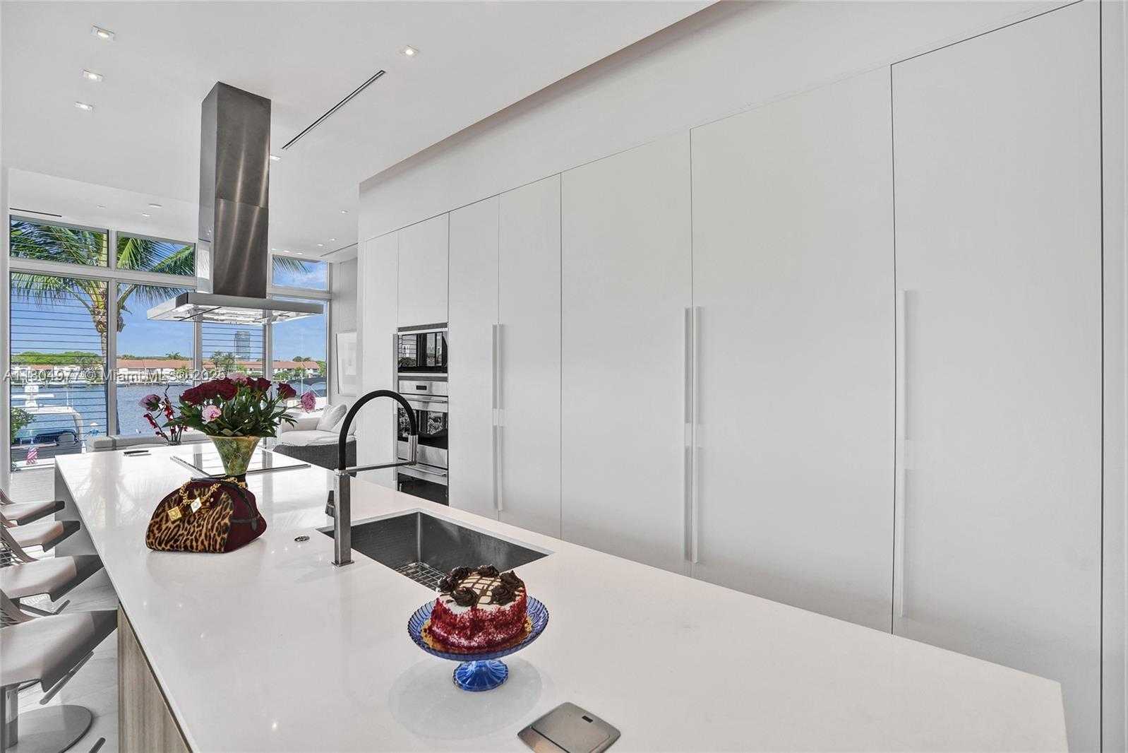 Small Image of 3750 YACHT CLUB DR #TH1, Aventura Number 14