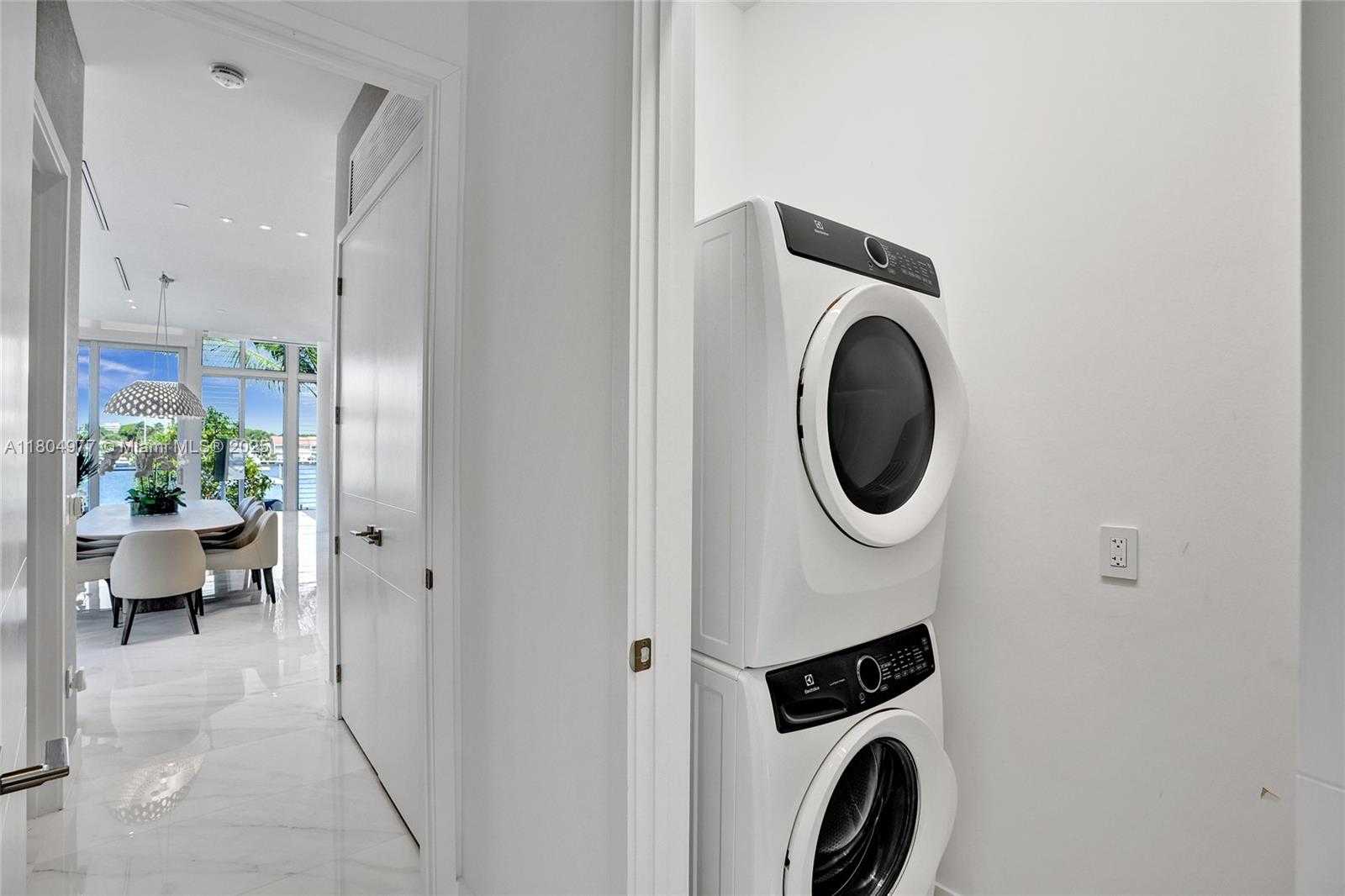 Small Image of 3750 YACHT CLUB DR #TH1, Aventura Number 24
