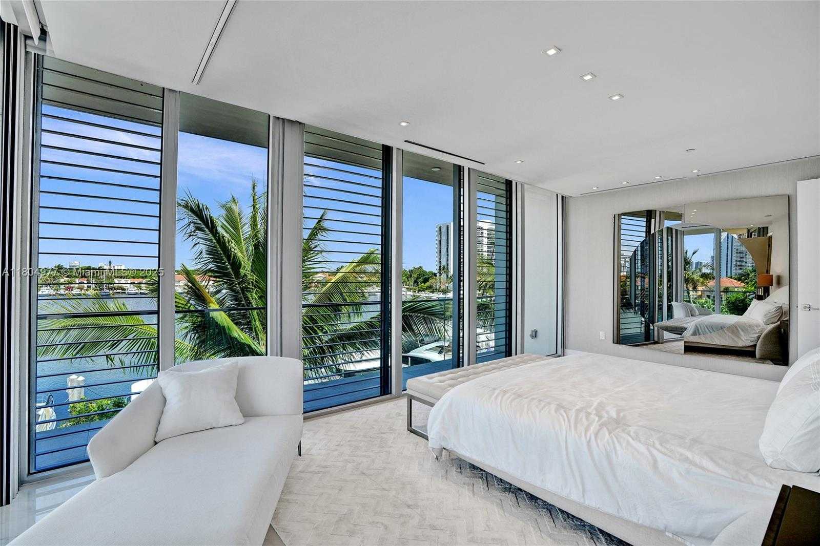 Small Image of 3750 YACHT CLUB DR #TH1, Aventura Number 27
