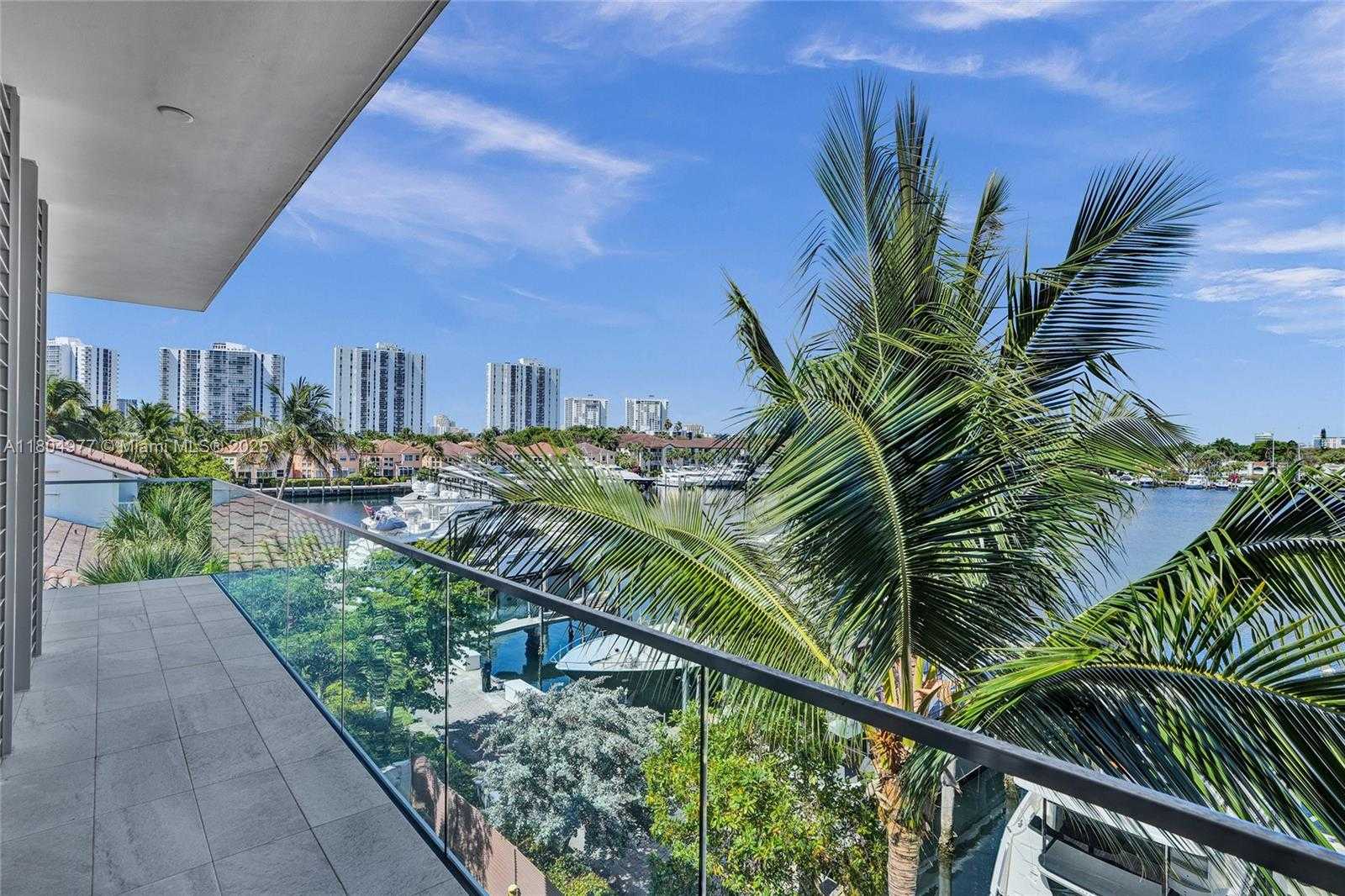 Small Image of 3750 YACHT CLUB DR #TH1, Aventura Number 29