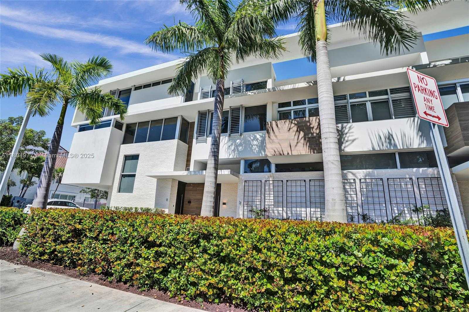 Small Image of 3750 YACHT CLUB DR #TH1, Aventura Number 3