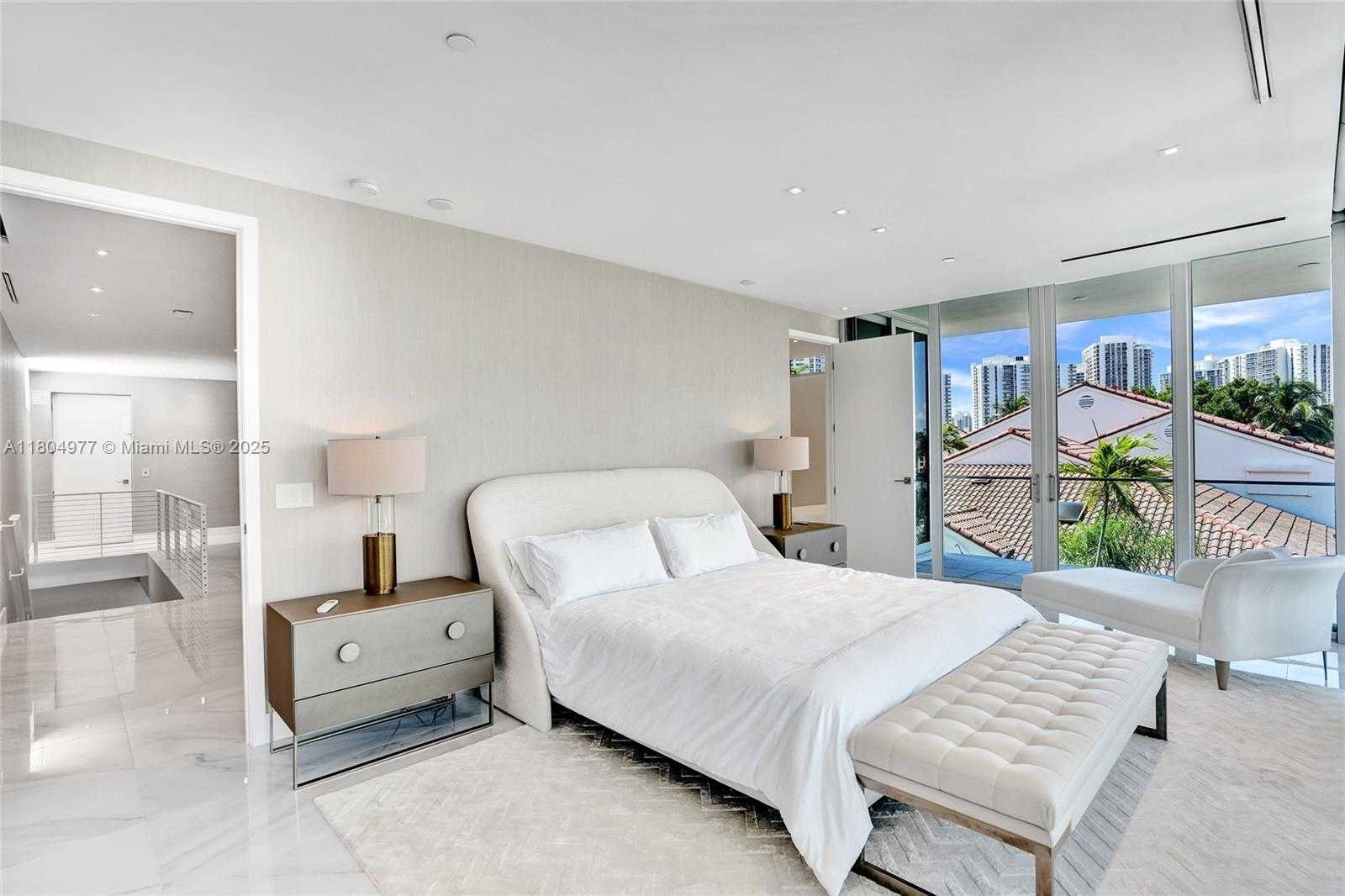 Small Image of 3750 YACHT CLUB DR #TH1, Aventura Number 30