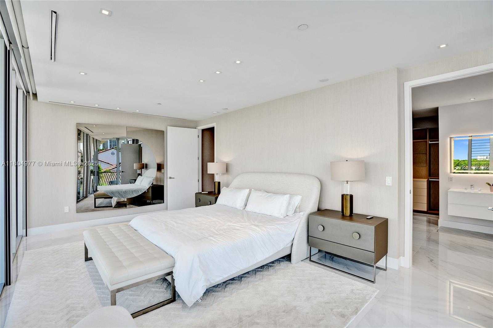 Small Image of 3750 YACHT CLUB DR #TH1, Aventura Number 31