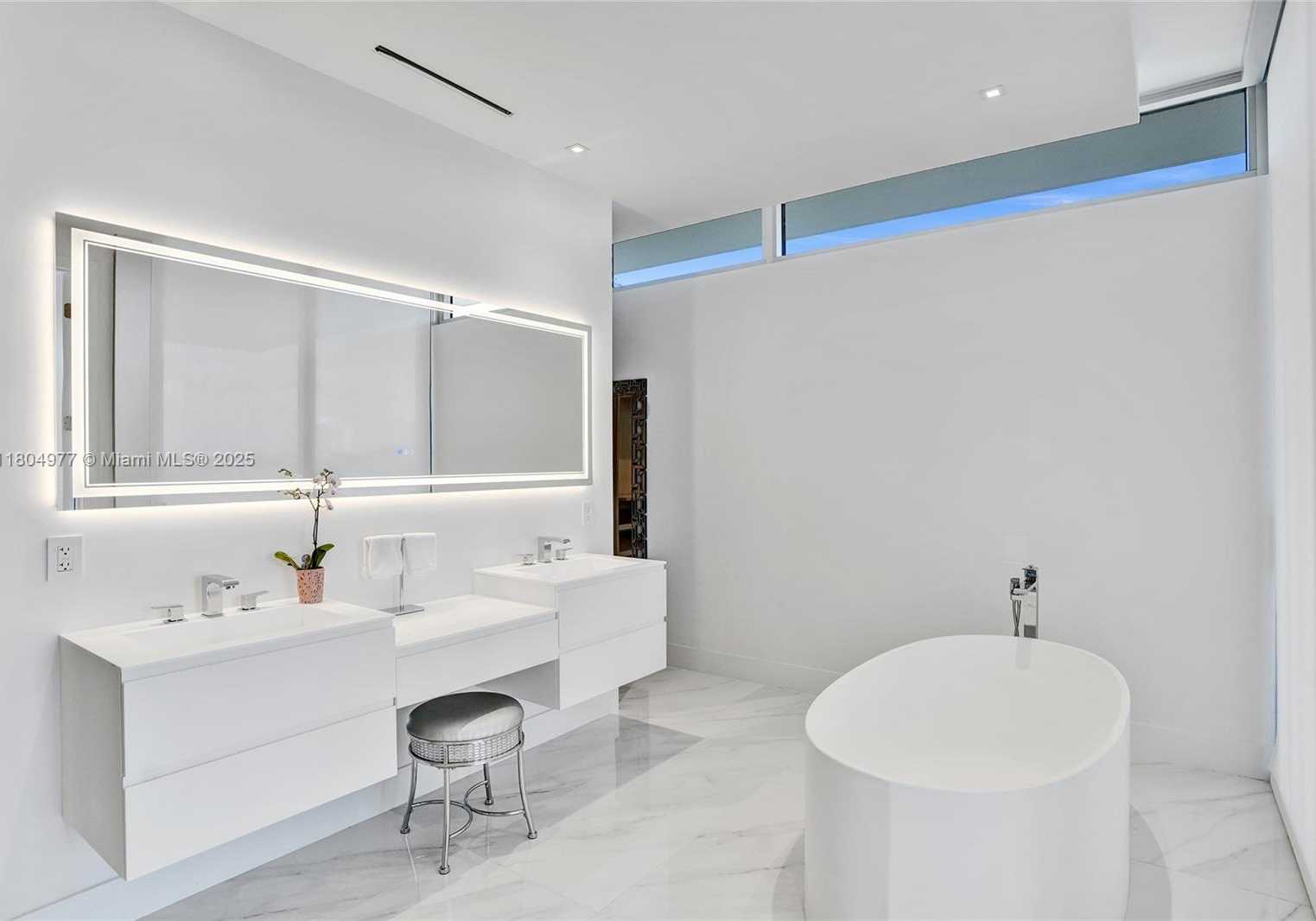 Small Image of 3750 YACHT CLUB DR #TH1, Aventura Number 32