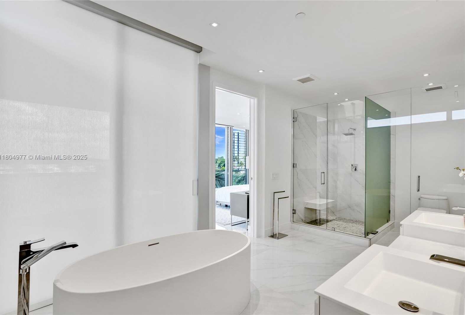 Small Image of 3750 YACHT CLUB DR #TH1, Aventura Number 35