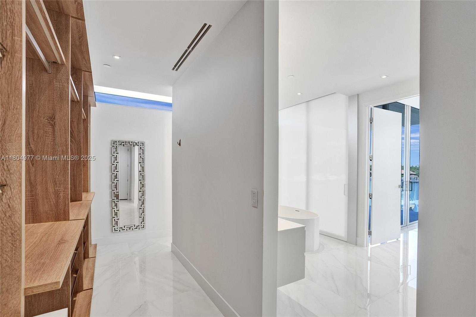 Small Image of 3750 YACHT CLUB DR #TH1, Aventura Number 37