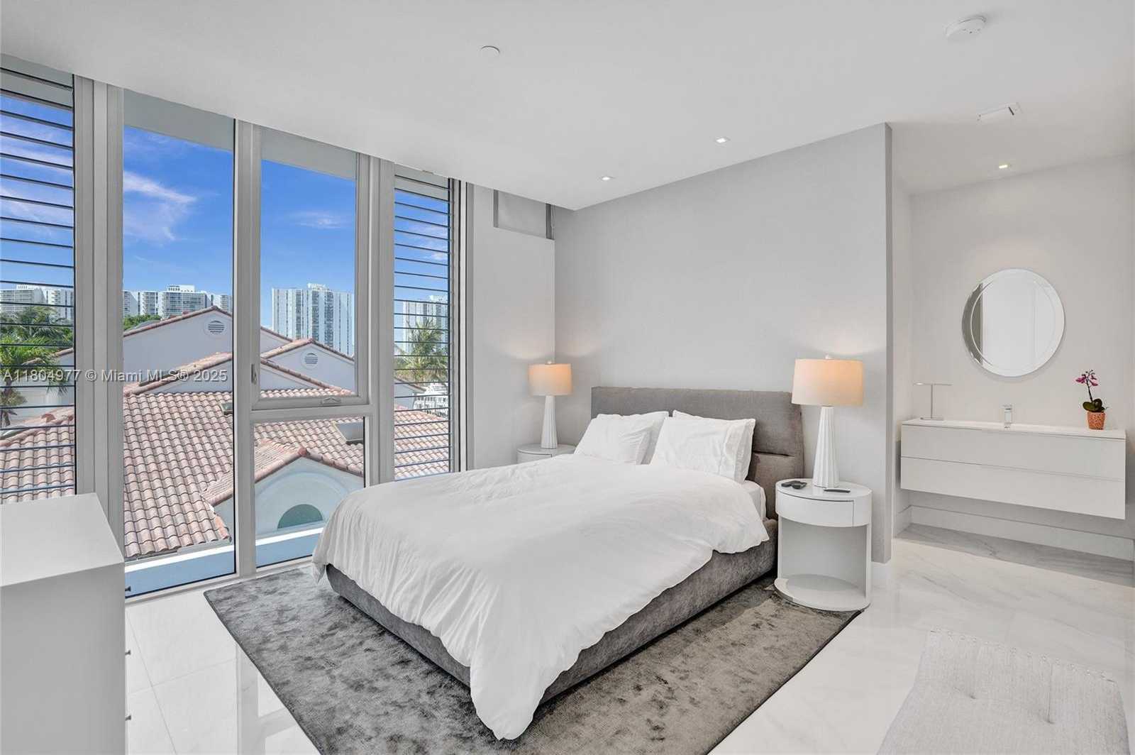 Small Image of 3750 YACHT CLUB DR #TH1, Aventura Number 39