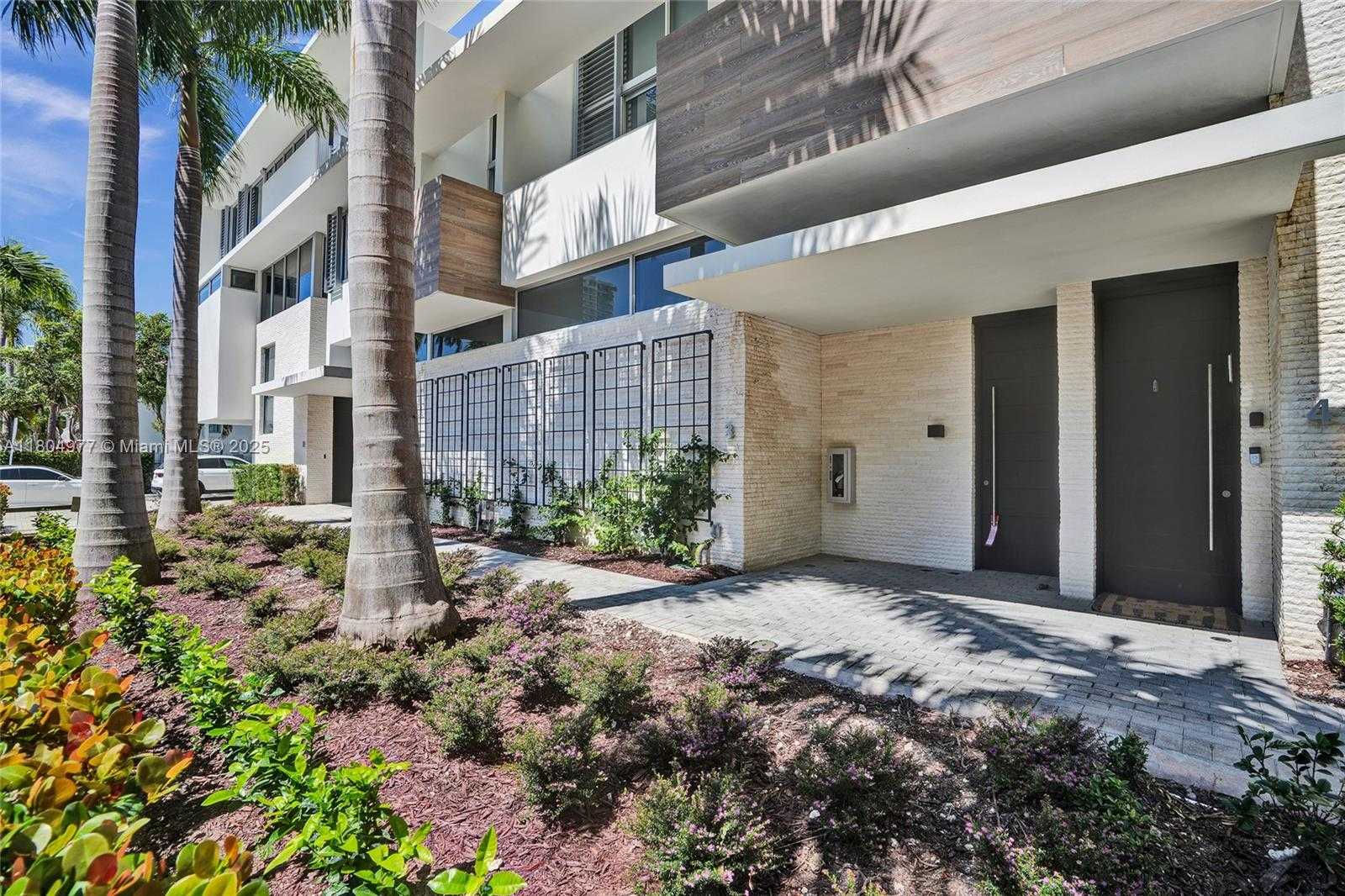 Small Image of 3750 YACHT CLUB DR #TH1, Aventura Number 4