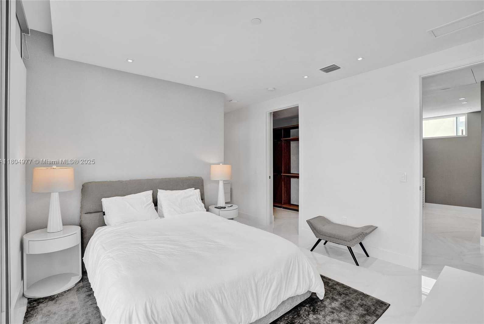 Small Image of 3750 YACHT CLUB DR #TH1, Aventura Number 40