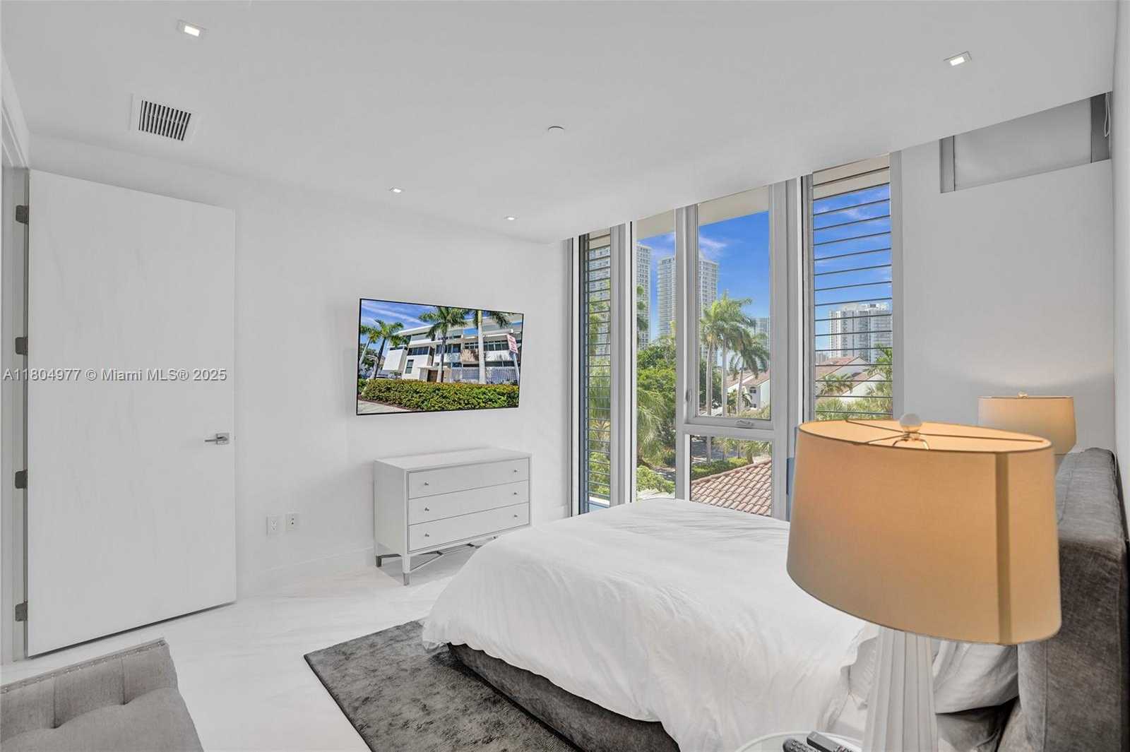 Small Image of 3750 YACHT CLUB DR #TH1, Aventura Number 41