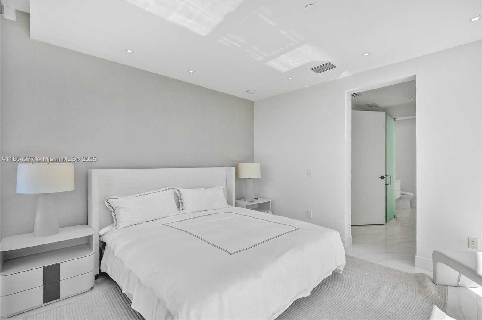 Small Image of 3750 YACHT CLUB DR #TH1, Aventura Number 44