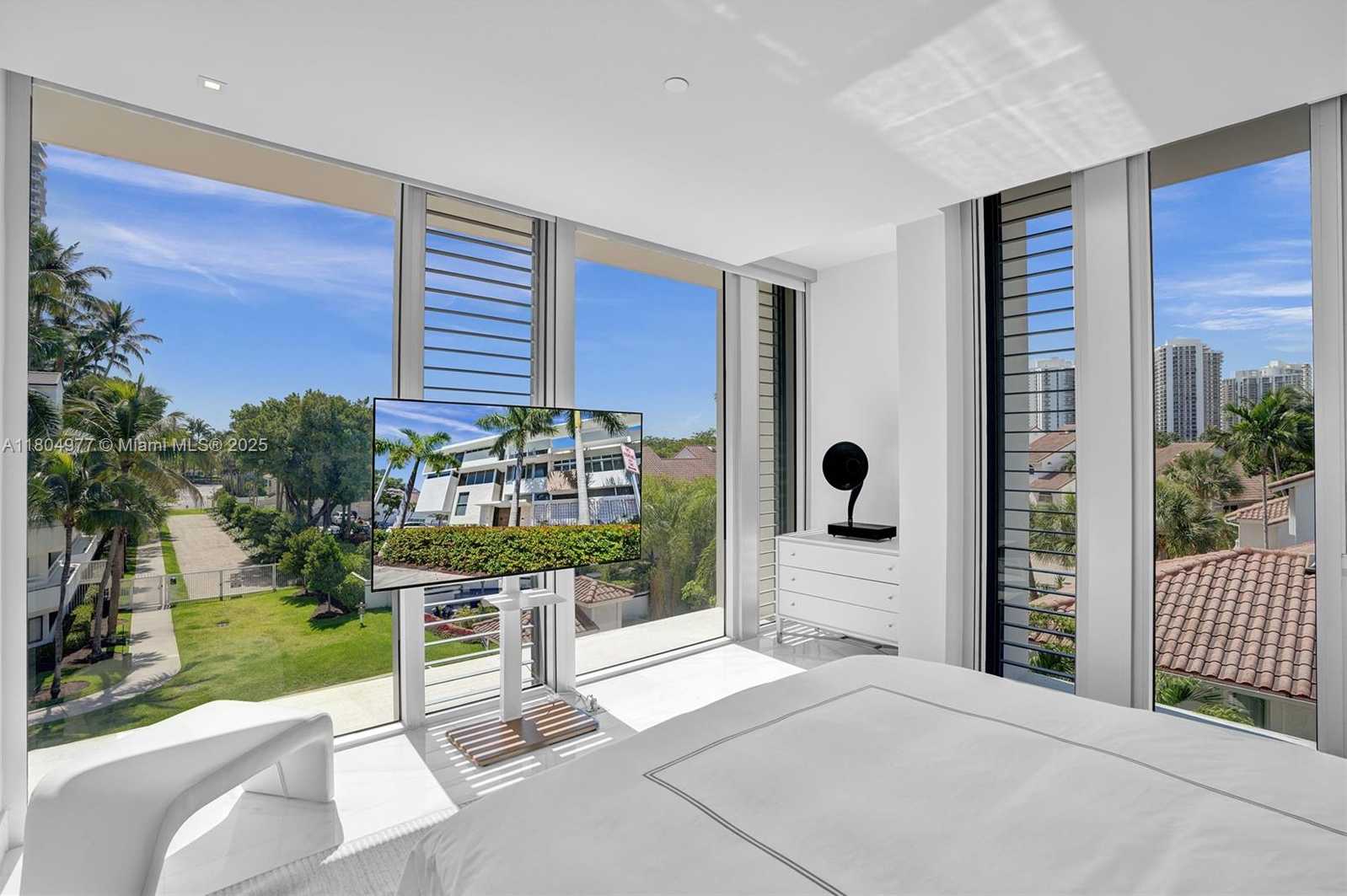 Small Image of 3750 YACHT CLUB DR #TH1, Aventura Number 45