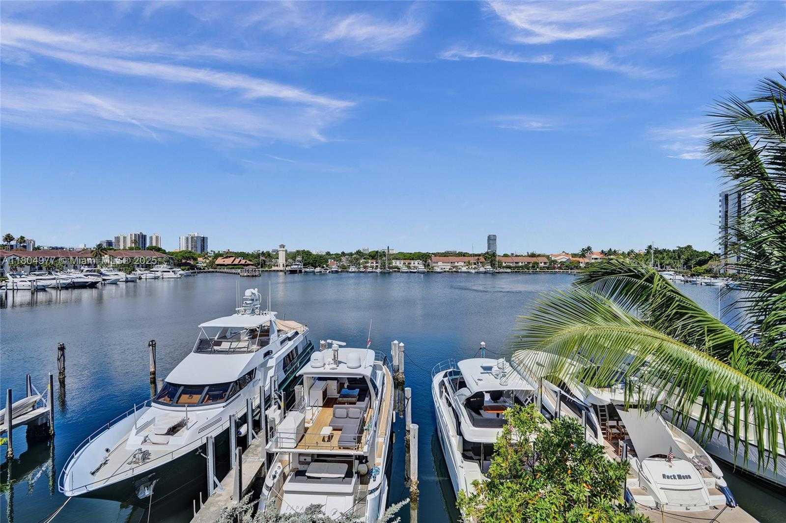 Small Image of 3750 YACHT CLUB DR #TH1, Aventura Number 51
