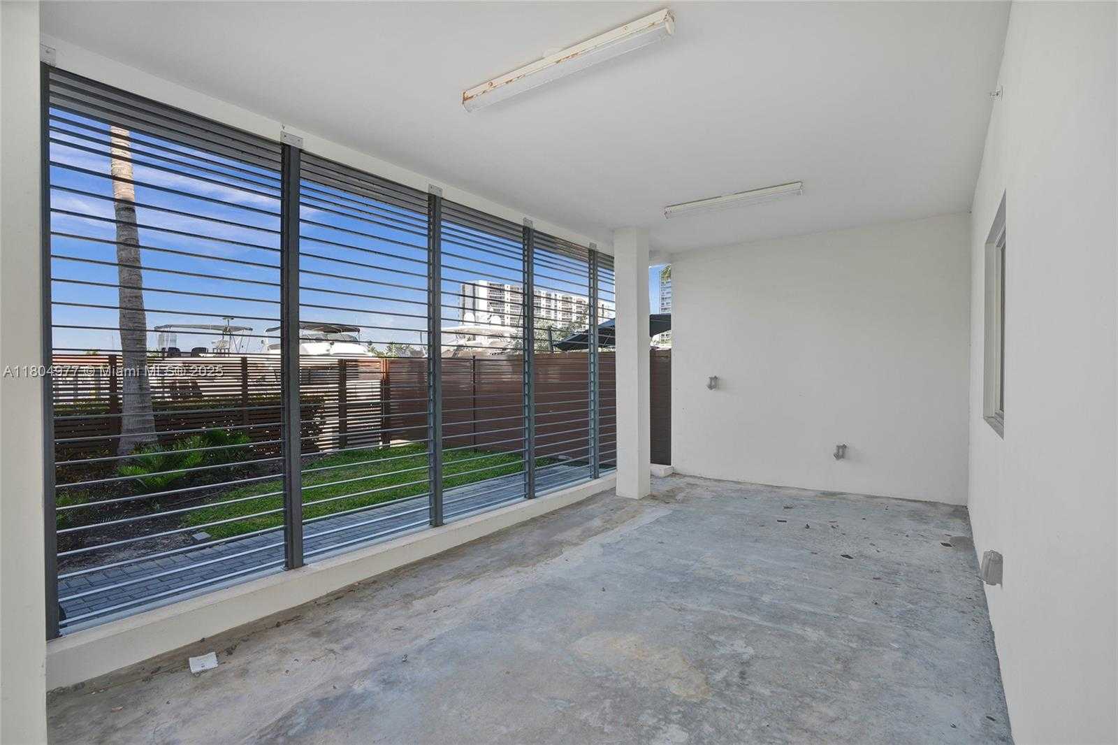 Small Image of 3750 YACHT CLUB DR #TH1, Aventura Number 53
