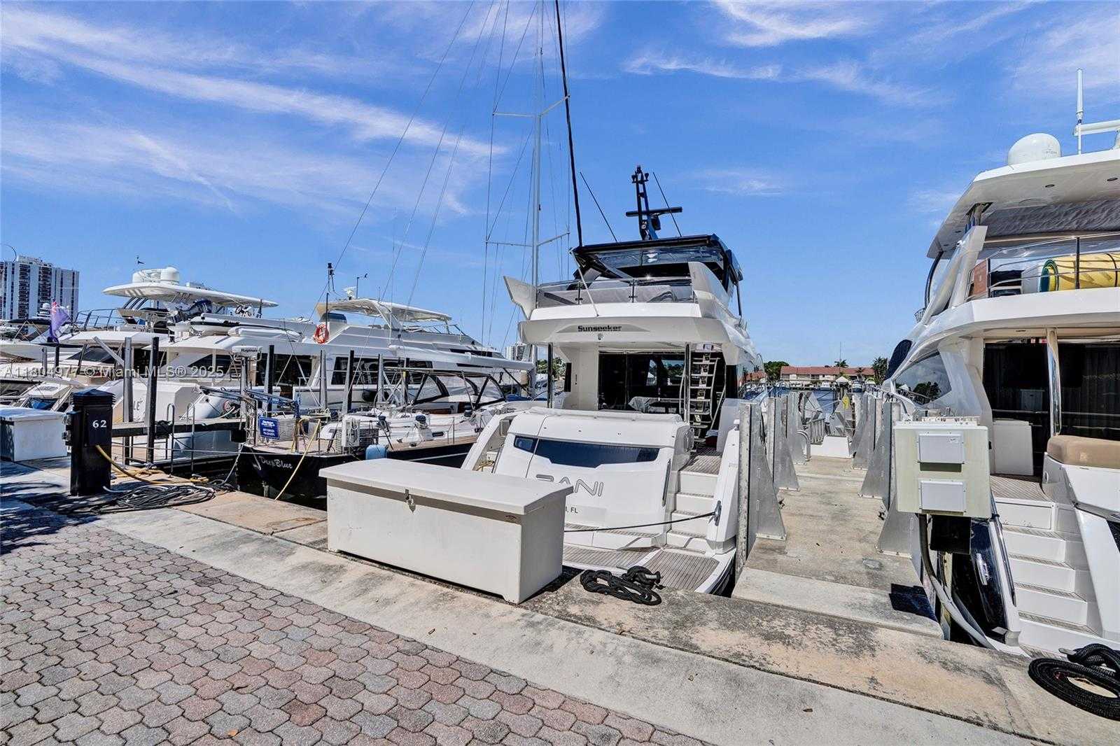 Small Image of 3750 YACHT CLUB DR #TH1, Aventura Number 57