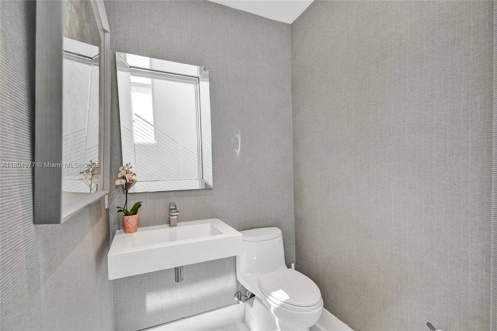 Small Image of 3750 YACHT CLUB DR #TH1, Aventura Number 6