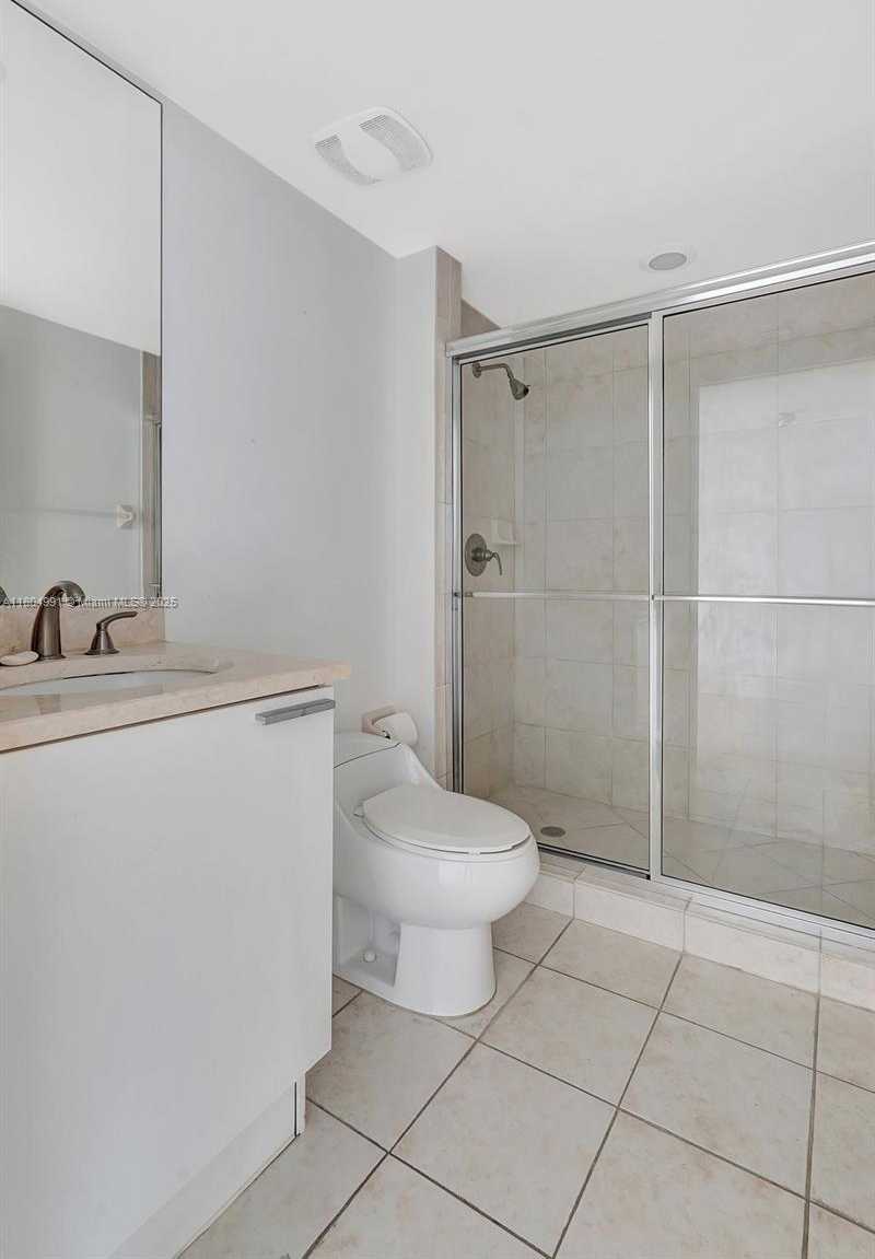 Small Image of 14951 ROYAL OAKS LN #1406, North Miami Number 13
