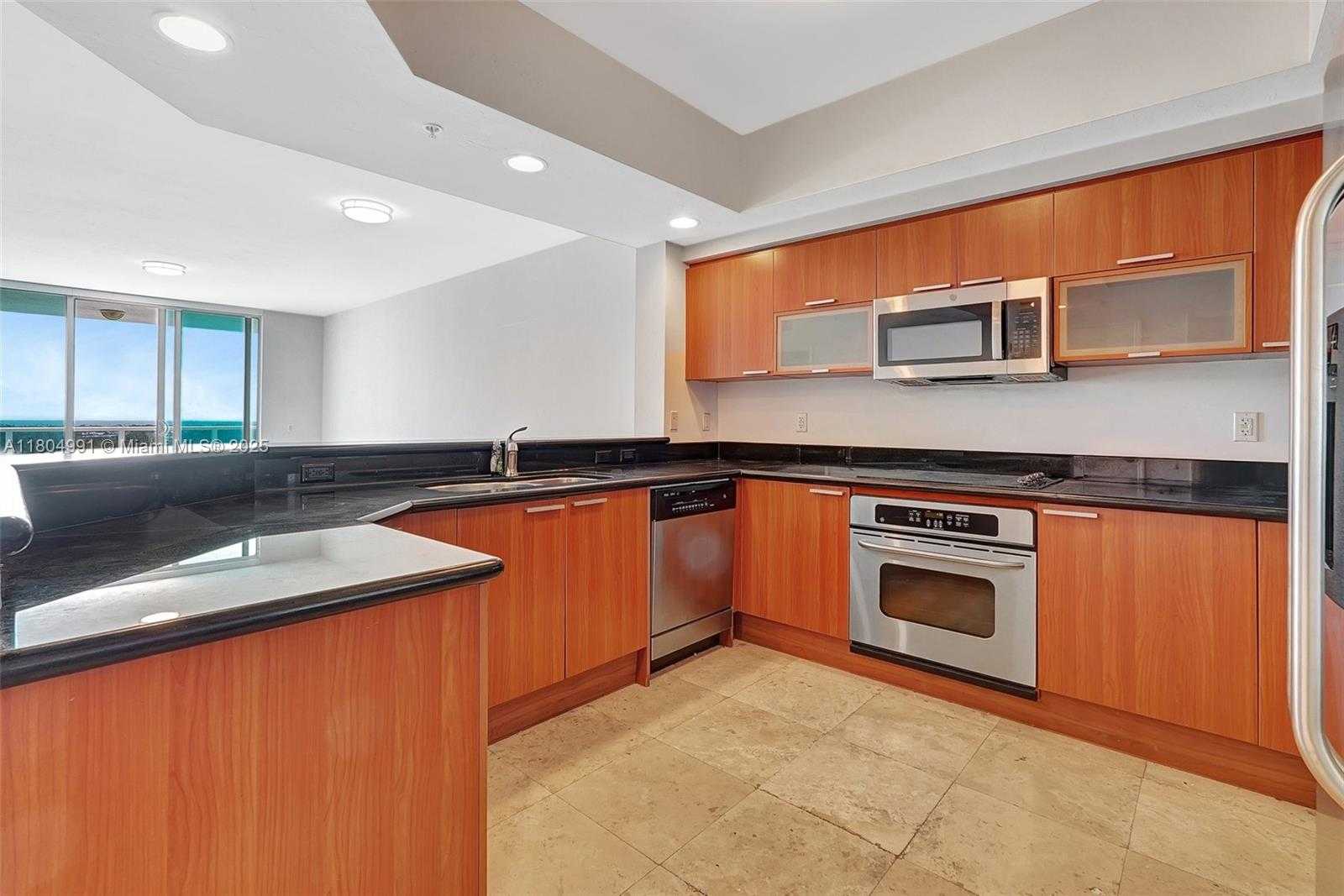 Small Image of 14951 ROYAL OAKS LN #1406, North Miami Number 15
